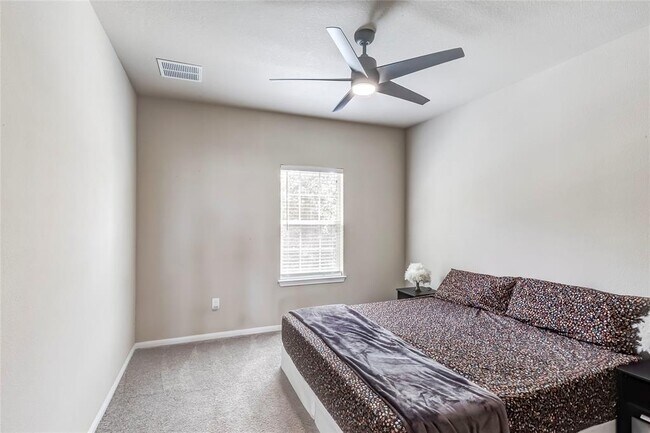 Building Photo - 405 Millard St