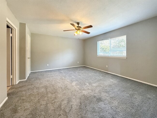Building Photo - 405 Peninsula Dr