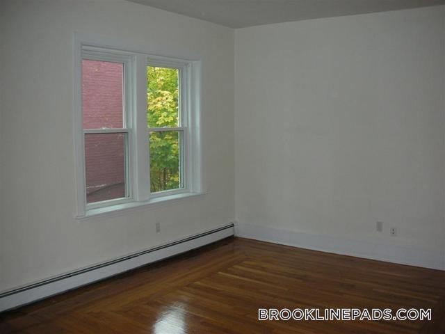 Building Photo - 1539 Beacon St