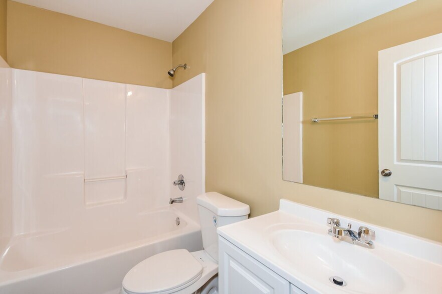 Building Photo - 526 Hill Crest Cir