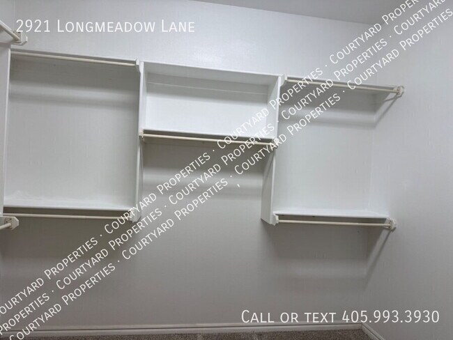 Building Photo - 2921 Longmeadow Ln