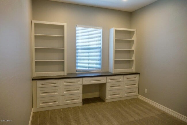 Building Photo - Gorgeous 4 Bed + den Single Level Home in gated community in North Peoria with RV Gate / BBQ!!