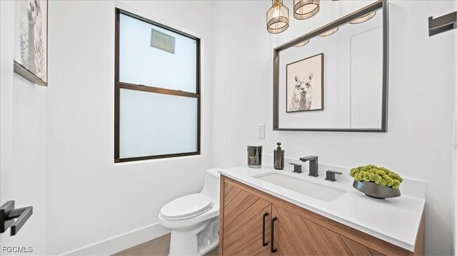 Building Photo - 1017 NE 4th Pl