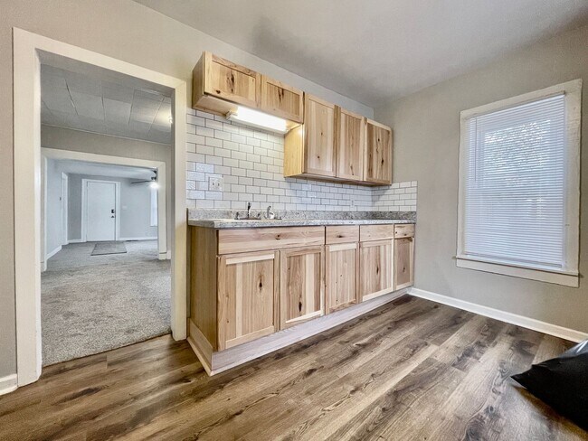 Building Photo - 1011-1013 Quarry Ave NW