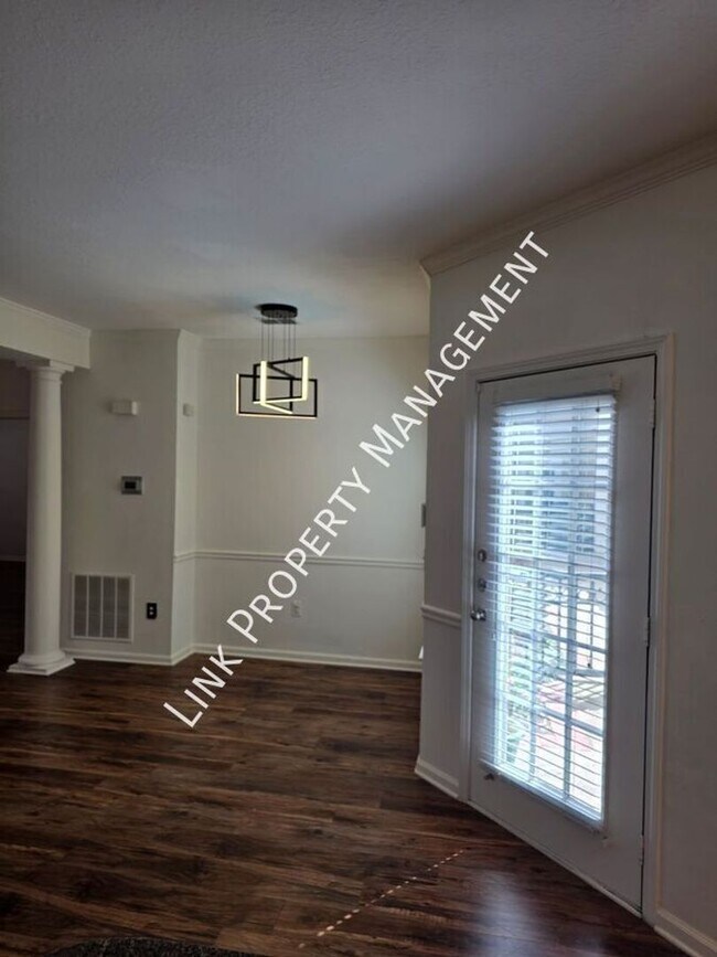 Building Photo - Beautiful One-Level Downstairs Condo in Prime Hamilton Place Location