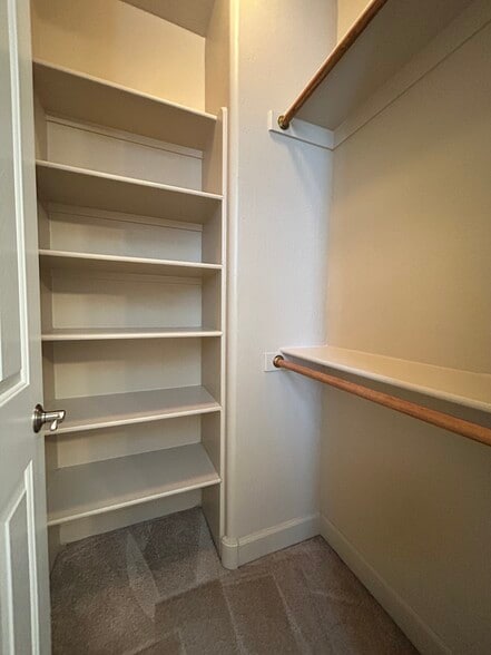 5th Bedroom Closet - 300 W Wisteria Pl