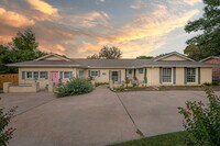 Building Photo - 2509 Wooded Acres Dr