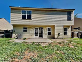 Building Photo - 218 Sparkleberry Ln