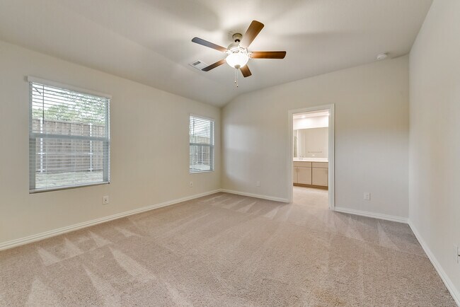 Building Photo - 208 Briarwood Ln