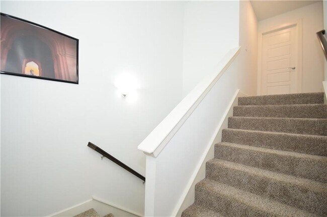 Building Photo - 4203 SW Bermuda Ave