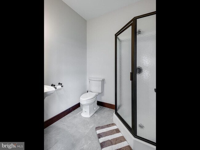 Building Photo - 42 Pine Grove Ln