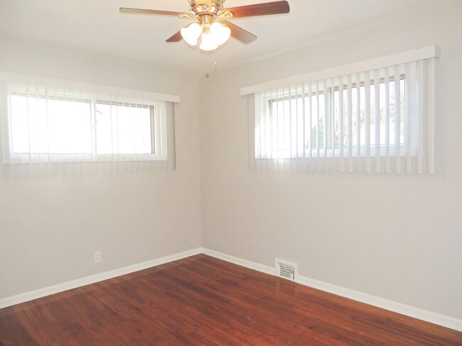 Building Photo - 3 Bed - 1 Full Bath Ranch for Rent