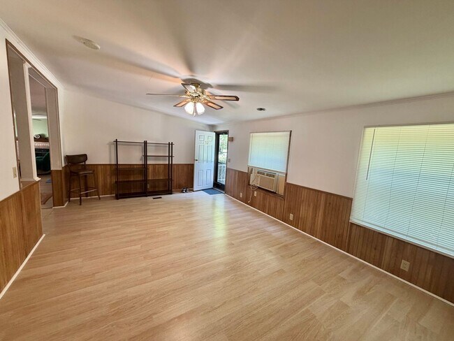 Building Photo - 166 Smith Ln