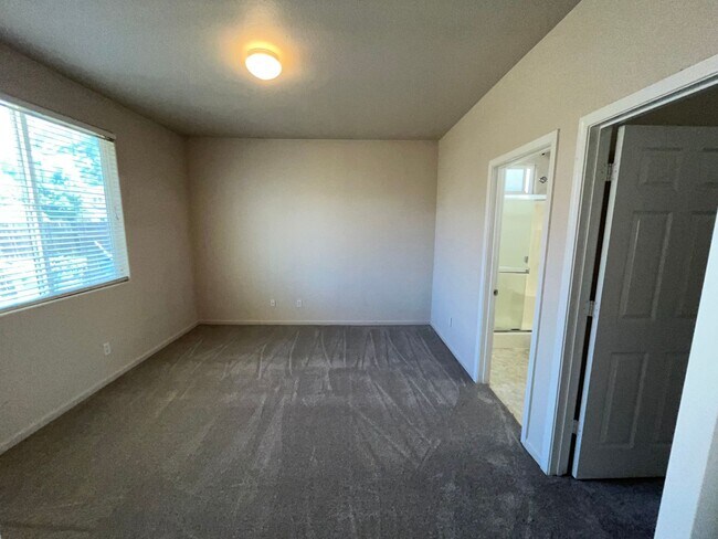 Building Photo - 5 Bed | 3.5 Bath | 2368 SF | 2 Car garage | Two Story | Tenant pays $175 for WS&G
