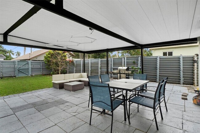 Building Photo - 1101 N 14th Ave