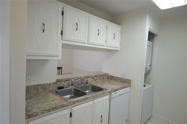 Building Photo - 329 Moorings Cove Dr