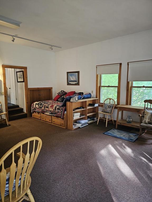 Building Photo - 378 Commercial St