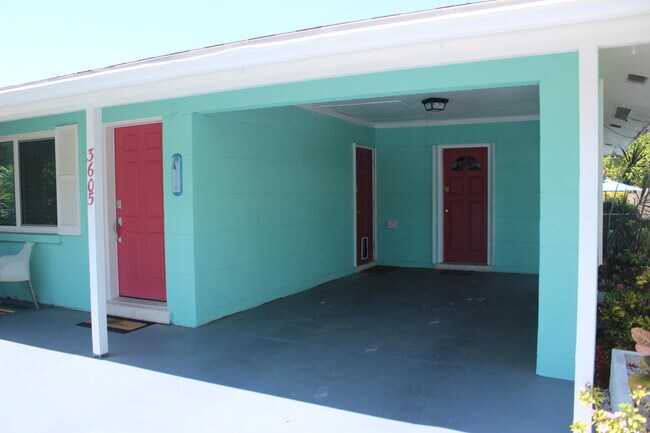 Carport - 3605 Iroquois Ave