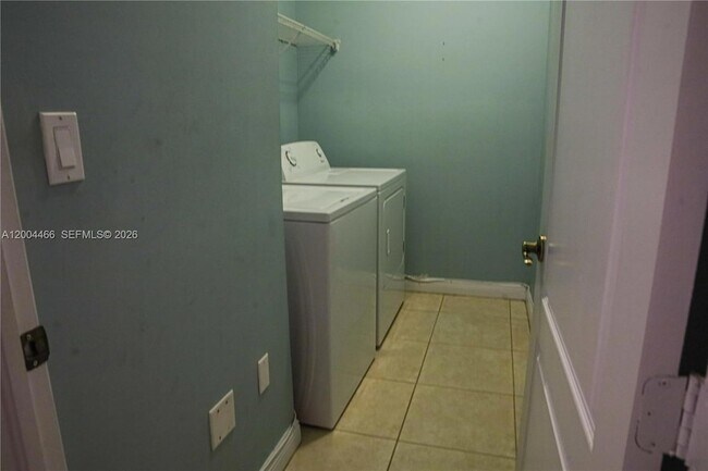 Building Photo - 3488 NE 1st St