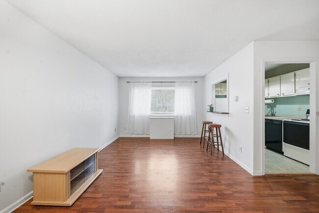 Building Photo - 72 Barrett St