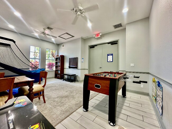 Building Photo - 1335 Mariposa Cir