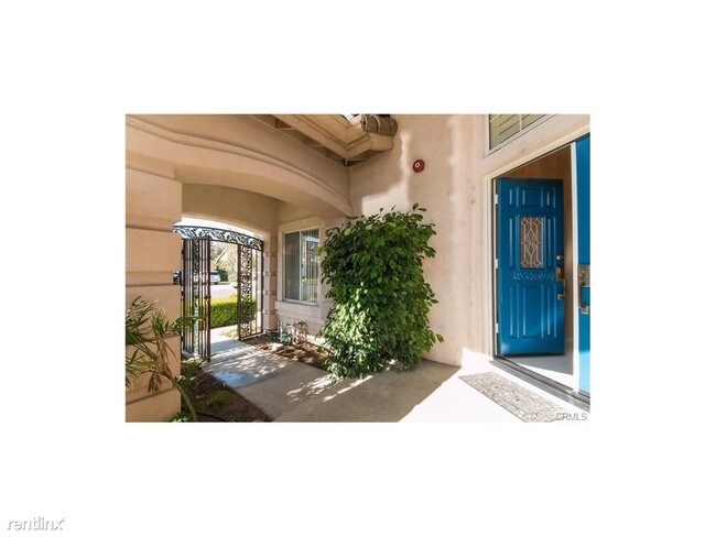 Building Photo - 9878 Via Esperanza