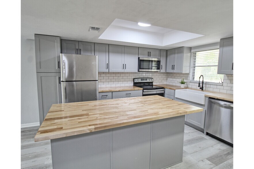 Building Photo - 28160 Pine Haven Way