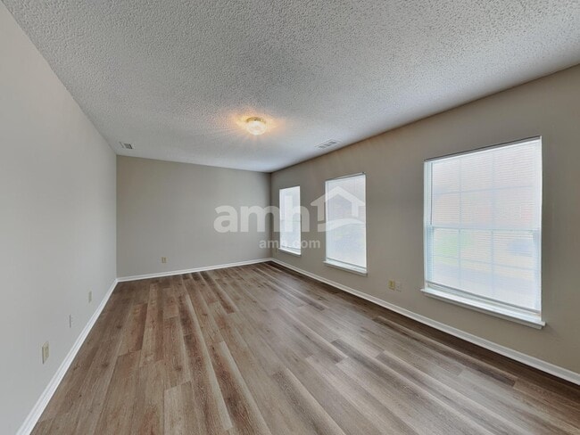 Building Photo - 5793 Amber Ln