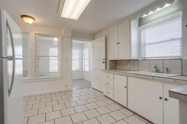 Building Photo - 3200 Sandage Ave