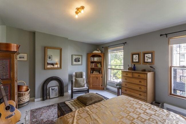 Building Photo - 154 Sussex St