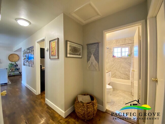 Building Photo - Updated Three Bedroom