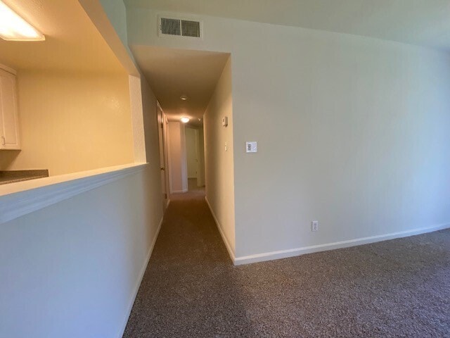 Building Photo - Great 3 bedroom 1 bathroom Duplex in Sacra...
