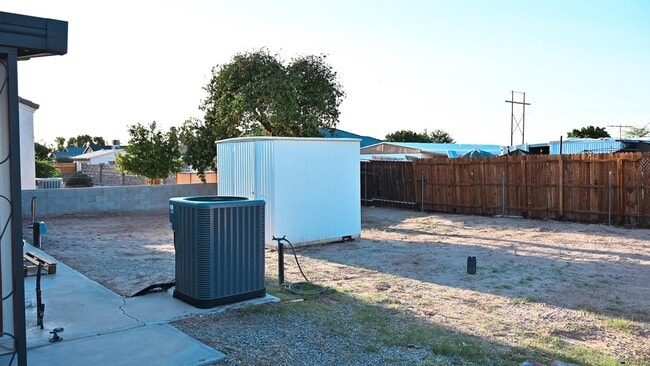 Building Photo - 10584 E Amber Dr