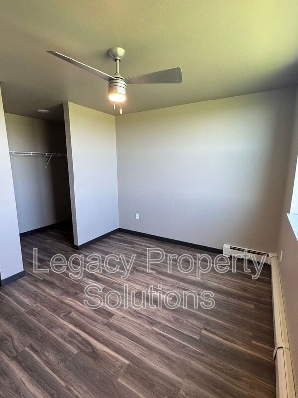 Building Photo - 226 E Greenfield Ln
