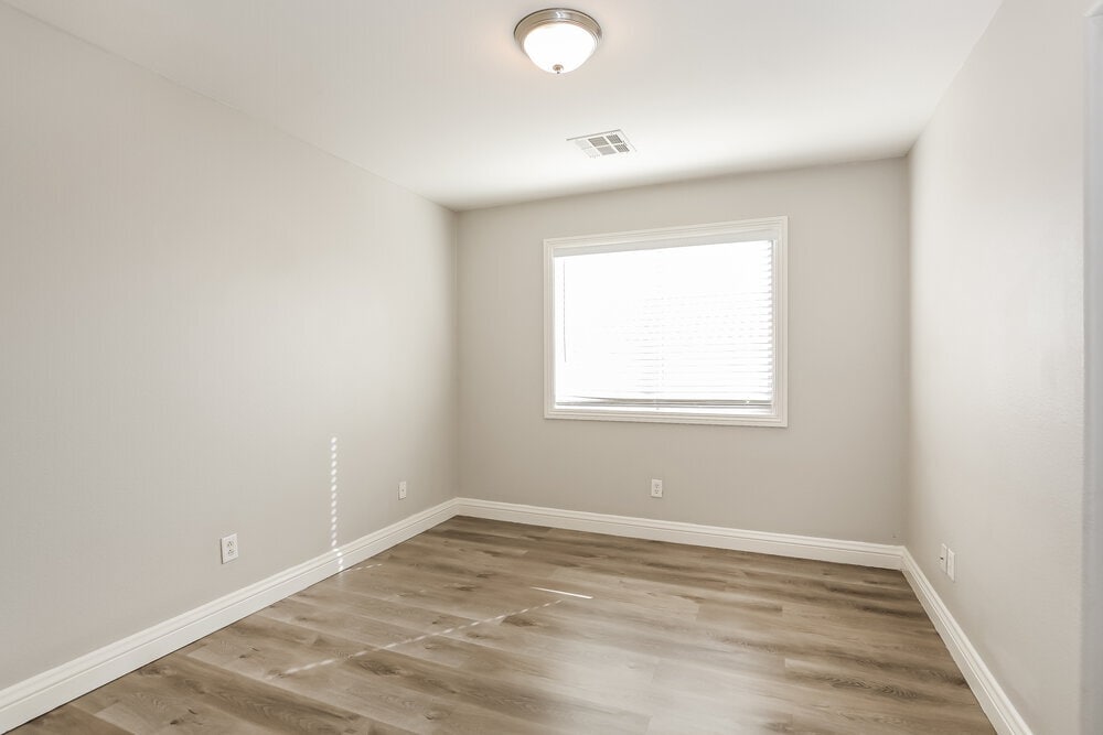 Building Photo - 1857 Bayhurst Ave