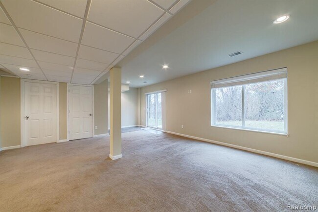Building Photo - 324 Stratford Ln