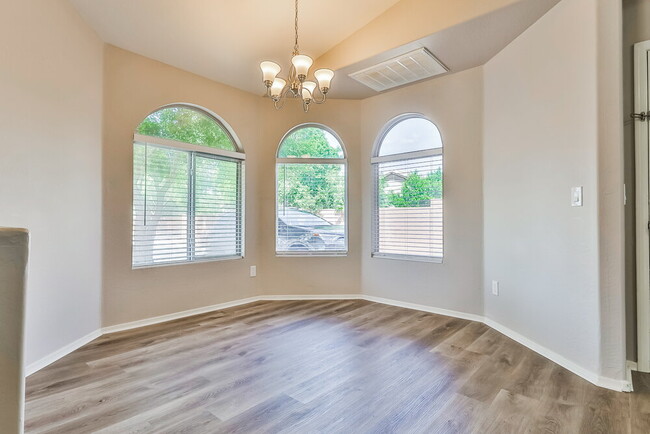 Building Photo - 115 N Ramada Cir