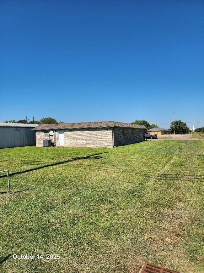 Building Photo - 1301 N Avenue H