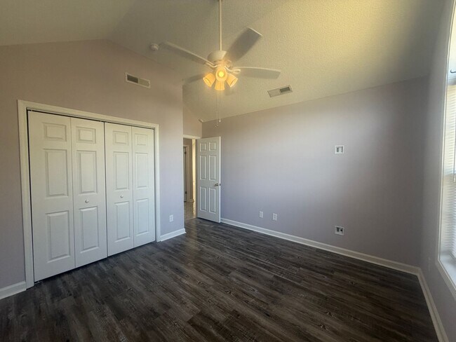 Building Photo - 3560 Oleander Dr