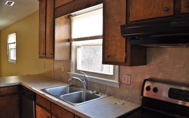 Building Photo - Student-friendly Split Level Home Located off Brown's Chapel Road