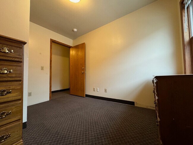 Building Photo - 408 N Frances St