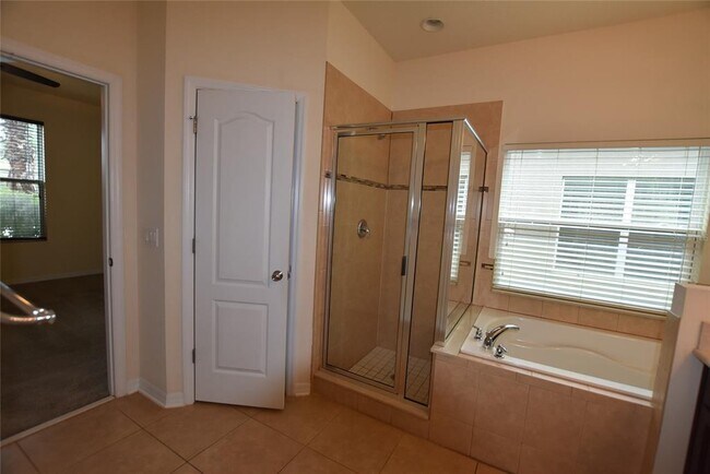Building Photo - 708 Lake Tarpon Way