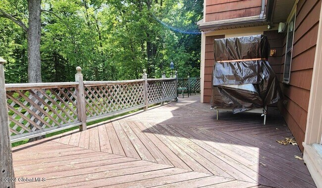 Building Photo - 535 Sand Creek Rd