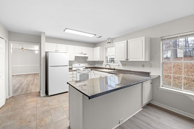 Building Photo - Experience a comfortable 3-bedroom, 3-bathroom single-family house.