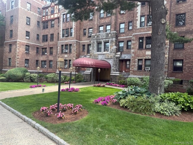 Building Photo - 23 Old Mamaroneck Rd