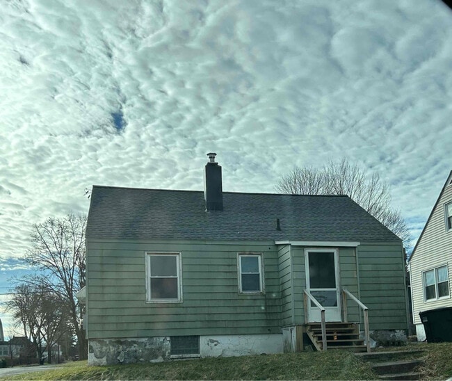 Building Photo - 185 Harwood Ave