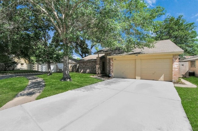 Building Photo - 13734 Cologne Dr