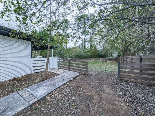 Building Photo - 421 Creek Valley Dr