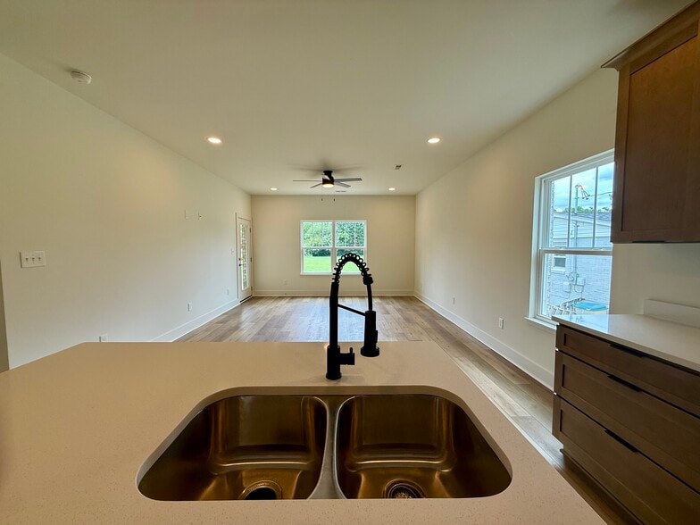 Building Photo - 7413 Westridge Dr