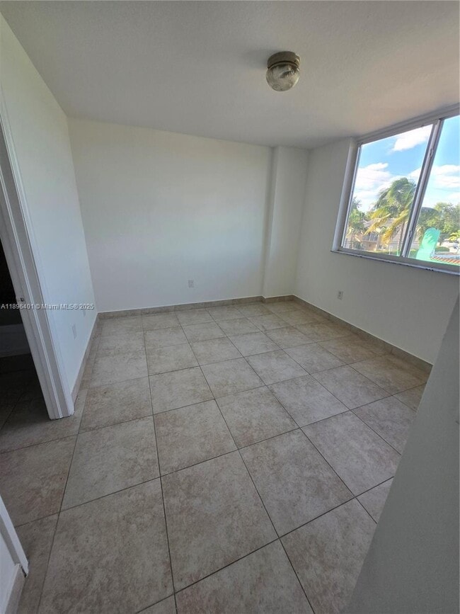 Building Photo - 2647 NW 25th Ave